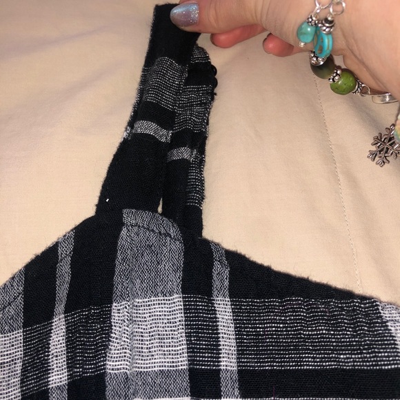 Black and white plaid crop tank top - Picture 2 of 5
